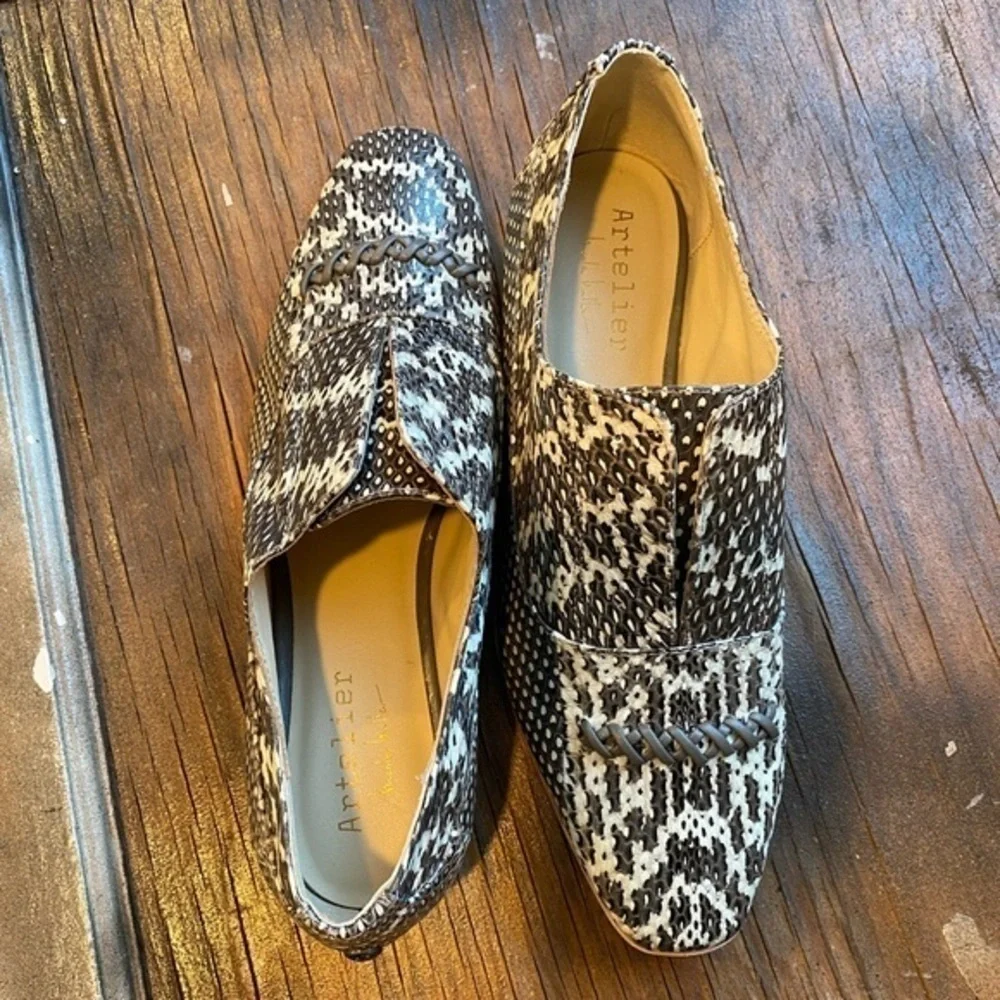 NWOT Nicole Miller Artelier Stella Sabrina Taupe Slip On Shoes